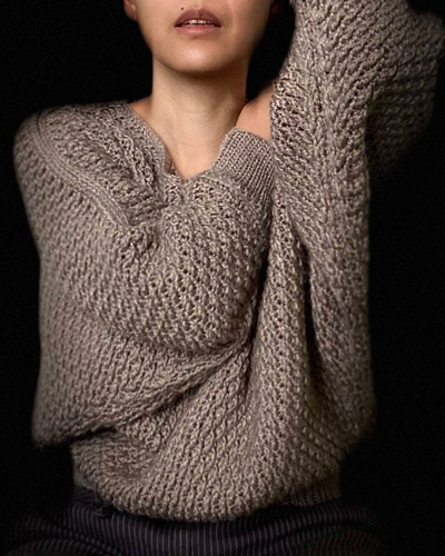Cosmopolitan-Sweater-Crochet-Pattern-Tester-Yvonne-@yarnandfabric-Size-2-(3)