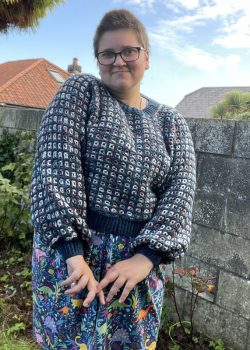 Bee @beesbusyfingers-14